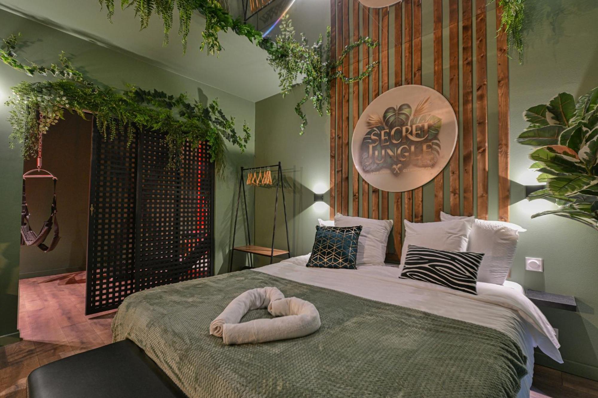 Secret Jungle - Love Room By Prim0 C0Nciergerie Royat Exterior photo